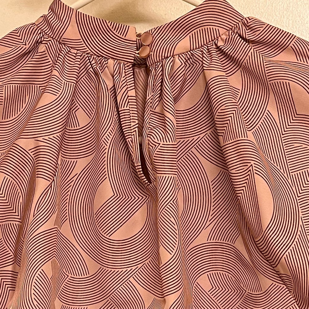 Beautiful Worthington Top, Pink and Burgandy 3/4 Puffed Sleeve. Size: Xtra Small - Picture 2 of 7
